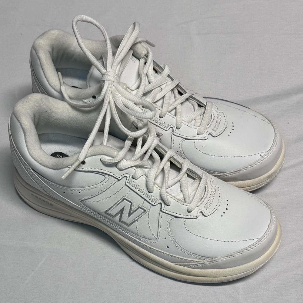 New Balance White Walking Sneakers Sz 6.5‎
